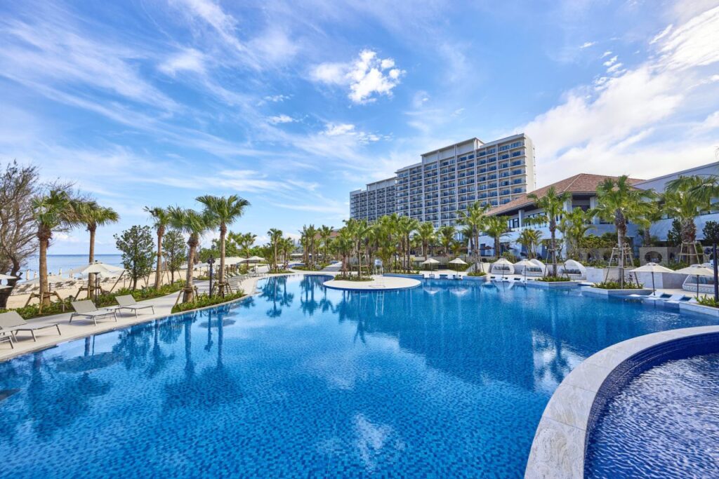 ホテル＆リゾートホテル名城ビーチのプールの写真