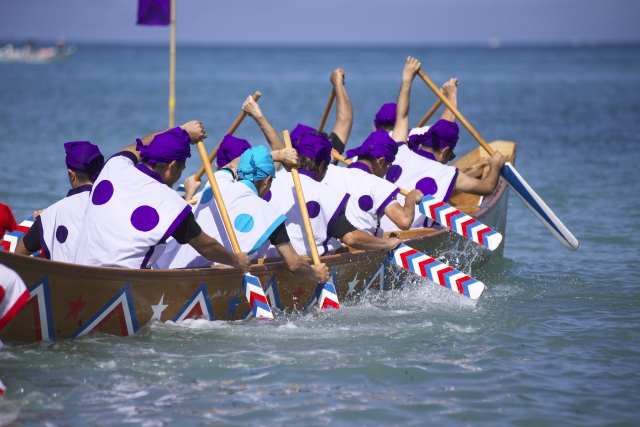 ハーリーを漕いでる様子